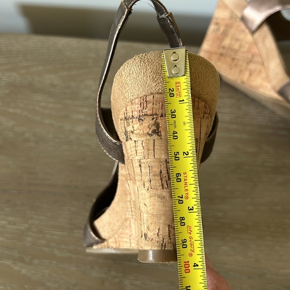 A2 by Aerosols open toe wedge sandal Copper in color Excellent condition - Picture 3 of 4